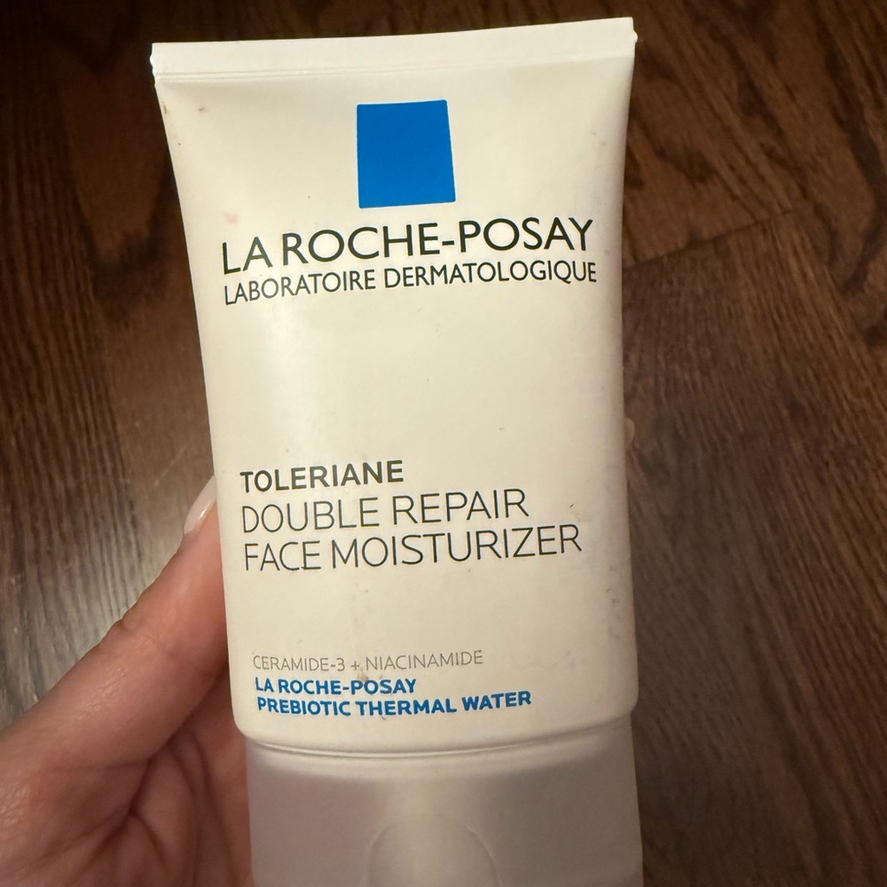 Toleriane Double Repair Face Moisturizer - White